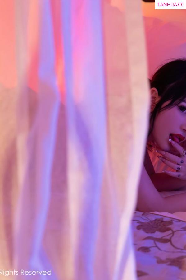 美七Mia  丰腴有致的美七 红色紧身衣主题第28张图片
